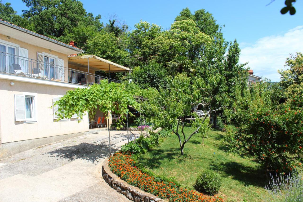 Apartments Basan Ловран Екстер'єр фото
