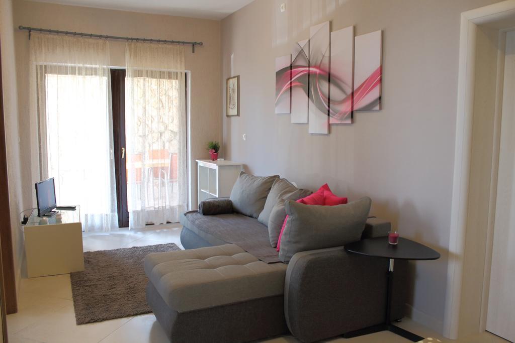Apartments Basan Ловран Екстер'єр фото